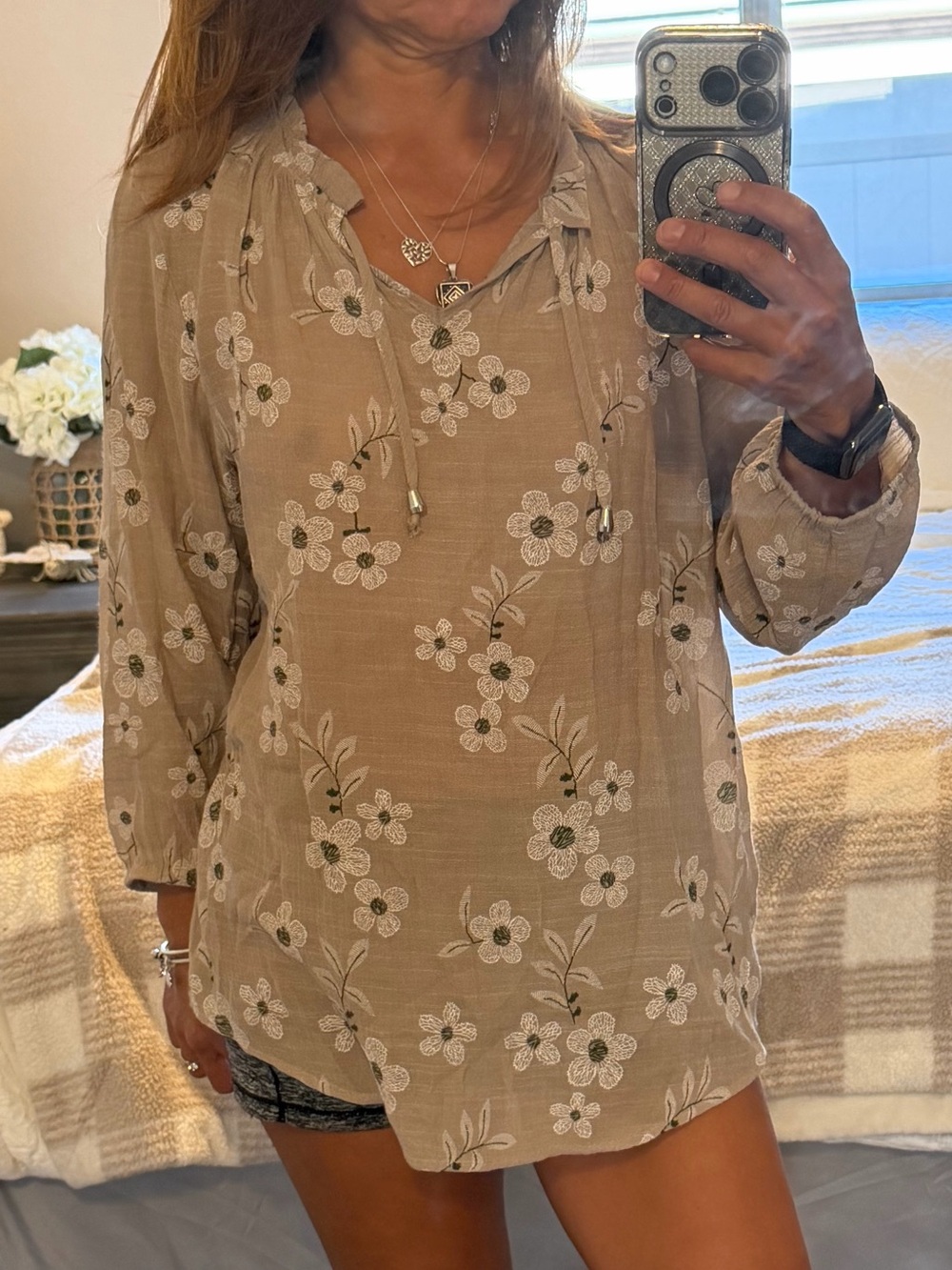 3 for$10✨Dashing Women's Taupe Floral Tie-Neck Blouse, Size S